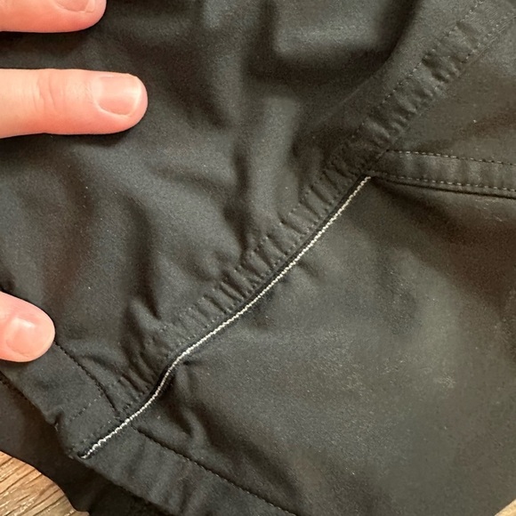 Lululemon athletica women’s shorts size 6. VGUC. Black athletic shorts - Picture 5 of 6